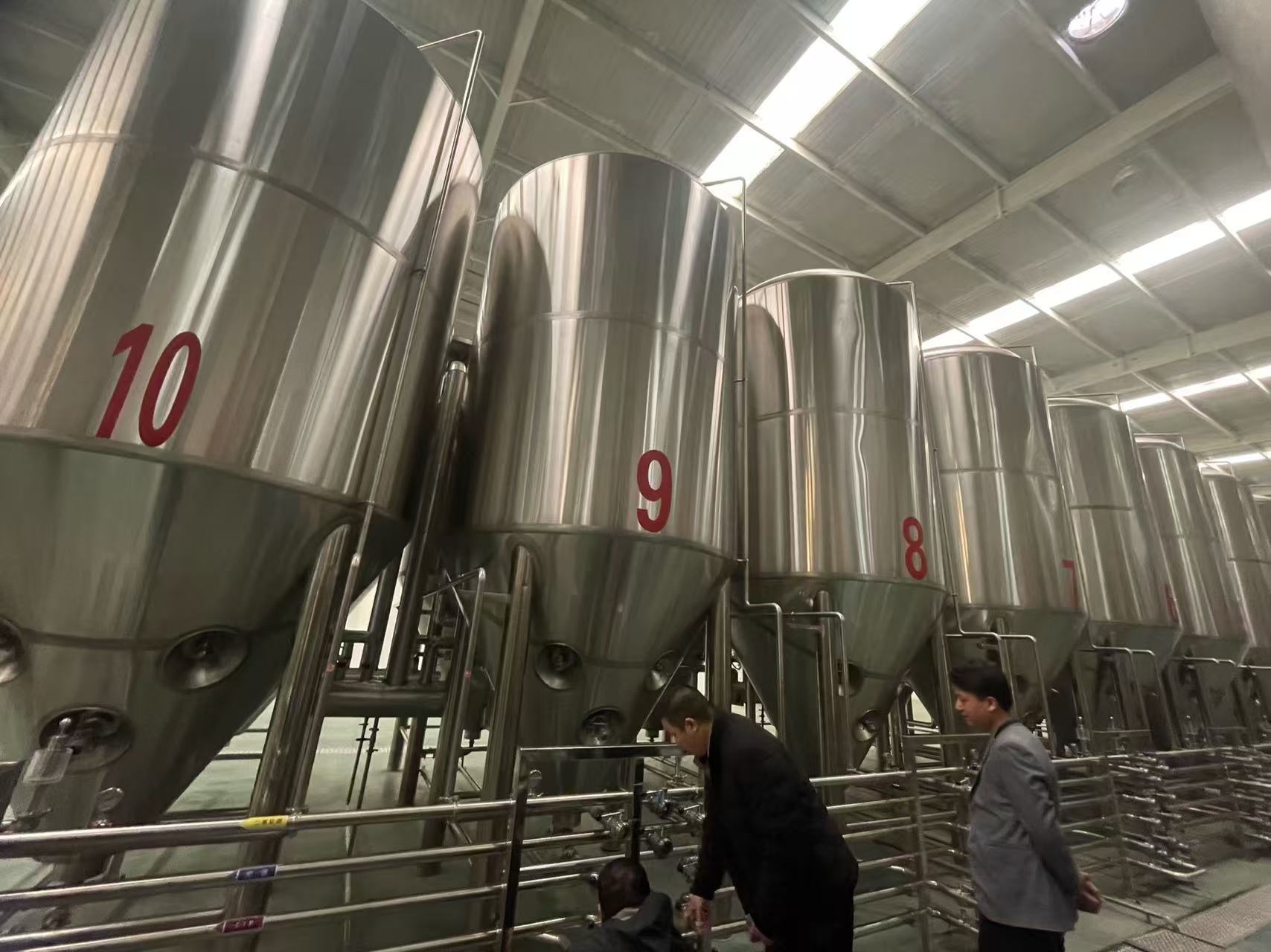 兖州精酿啤酒设备厂—平面布置、设备设计、制造、调试、培训等一条龙服务